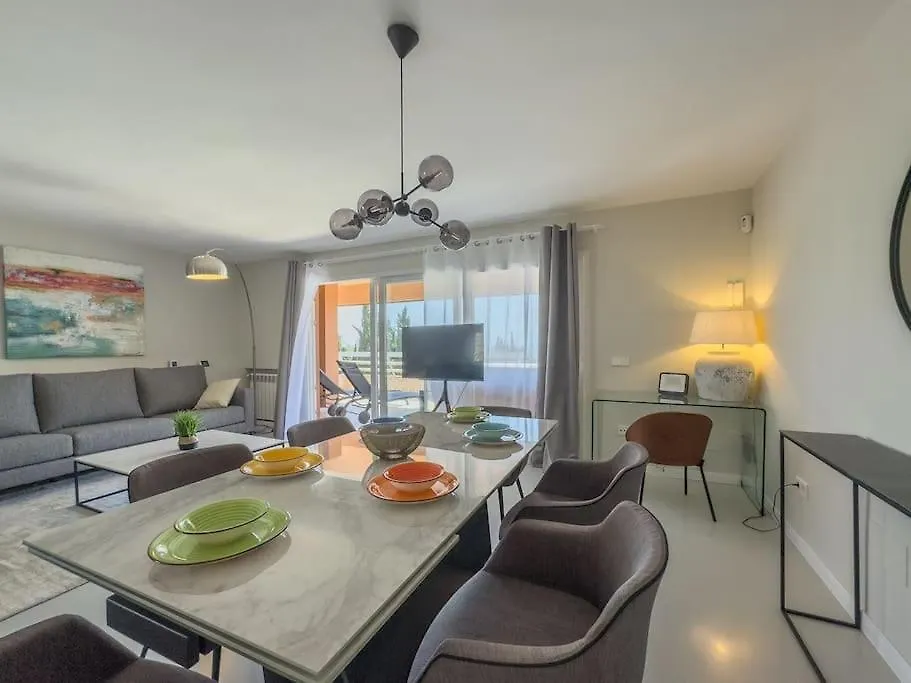 Apartment Parque Marbella 16C Magnificent 4 Bedroom Apartm